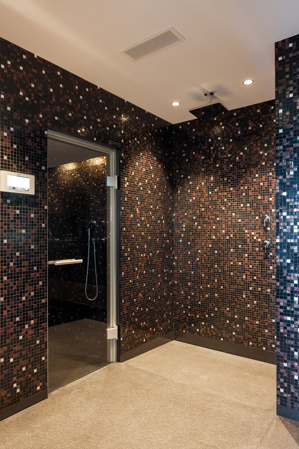 Badezimmer und Wellnessbereich mit Naturstein