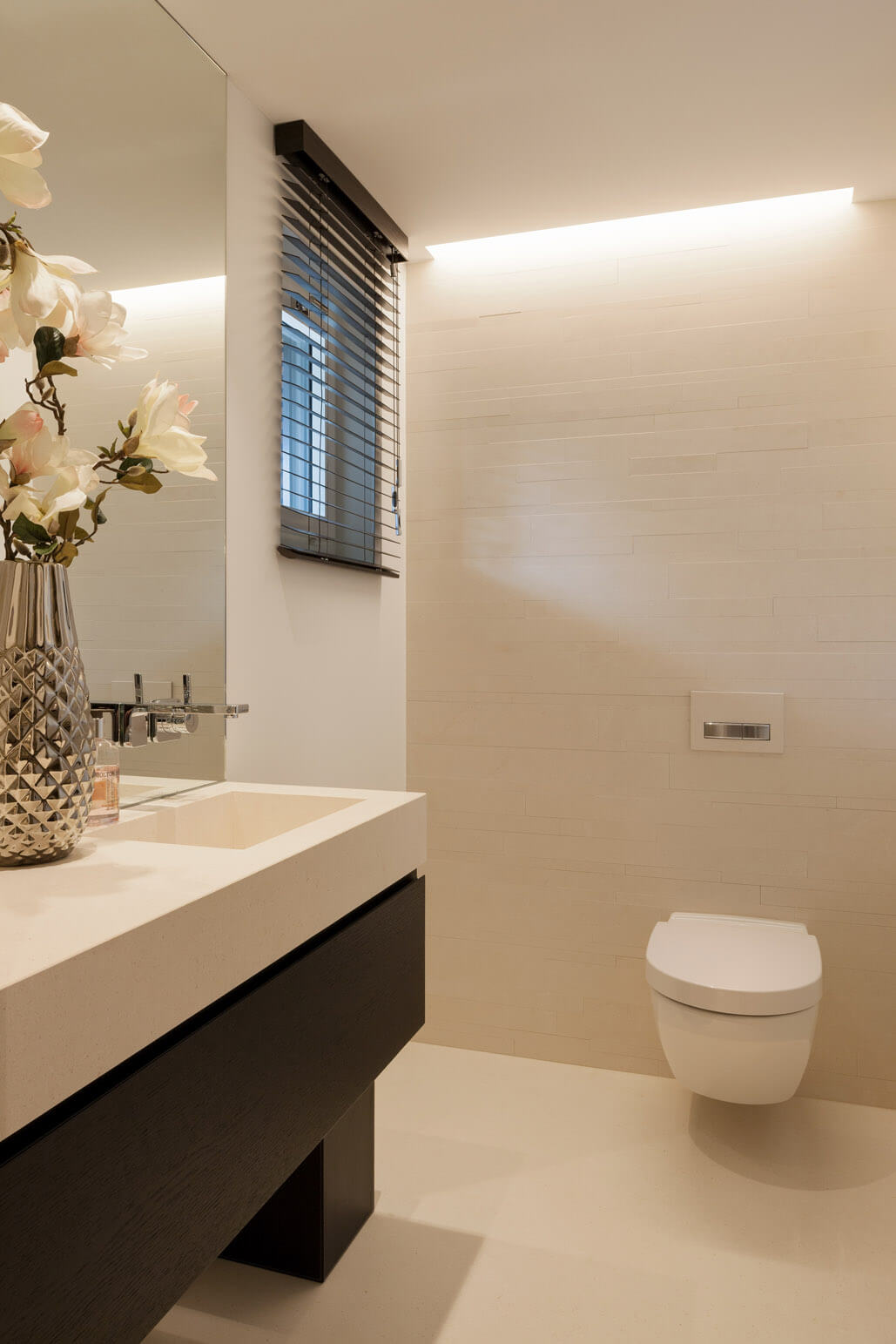 Badezimmer und Wellnessbereich mit Naturstein