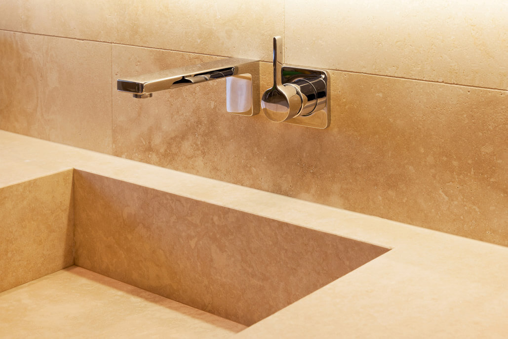 Badezimmer und Wellnessbereich mit Naturstein