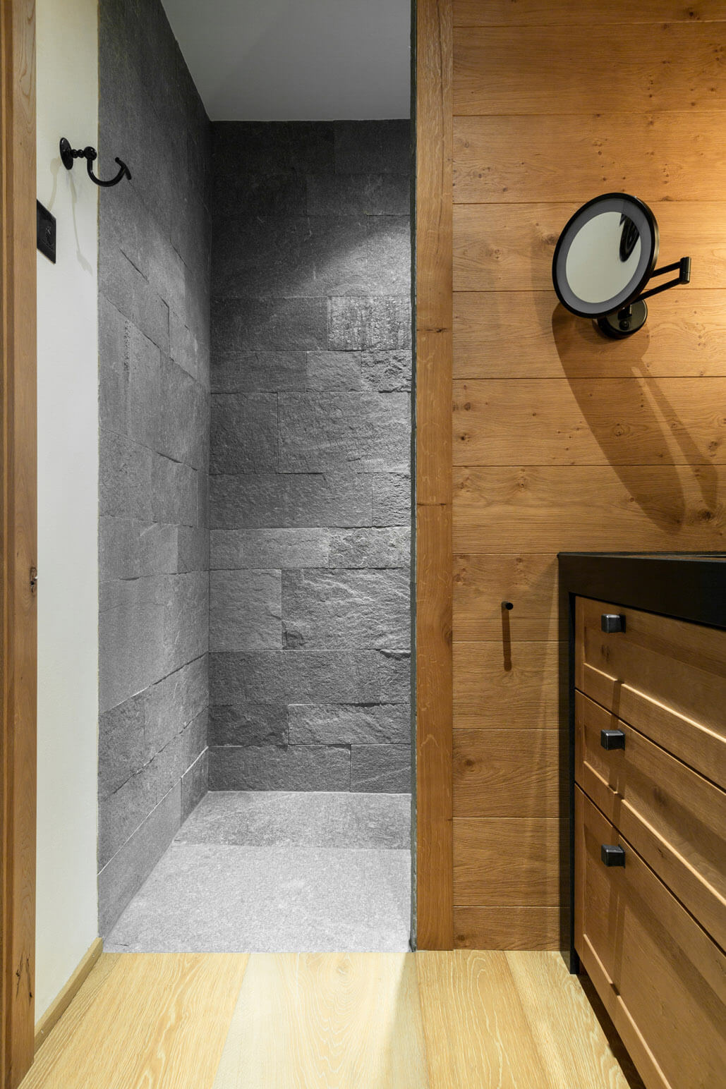 Wellnessbereich und Badezimmer im Chalet