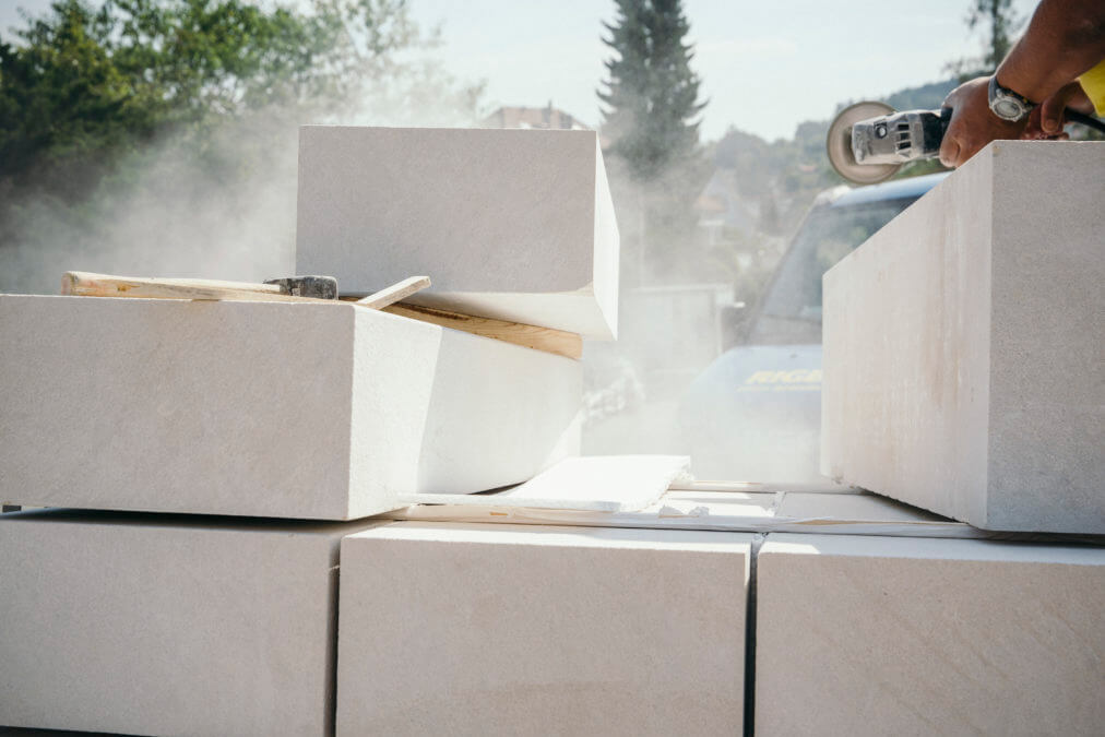 Einblick in die Natursteinarbeiten Teil 3: Treppentritte im Aussenbereich