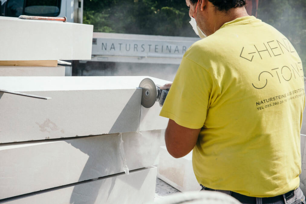 Einblick in die Natursteinarbeiten Teil 3: Treppentritte im Aussenbereich