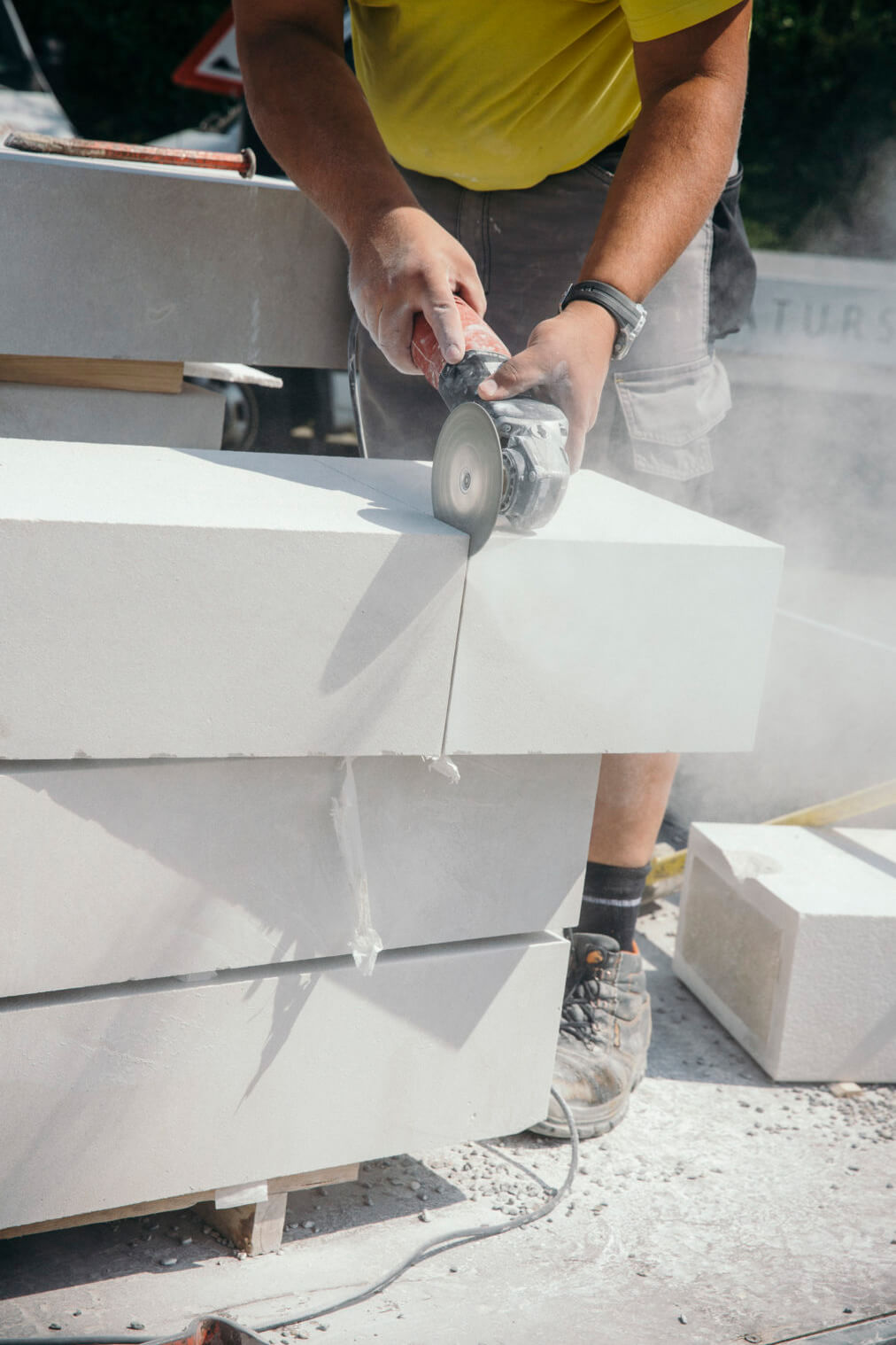 Einblick in die Natursteinarbeiten Teil 3: Treppentritte im Aussenbereich