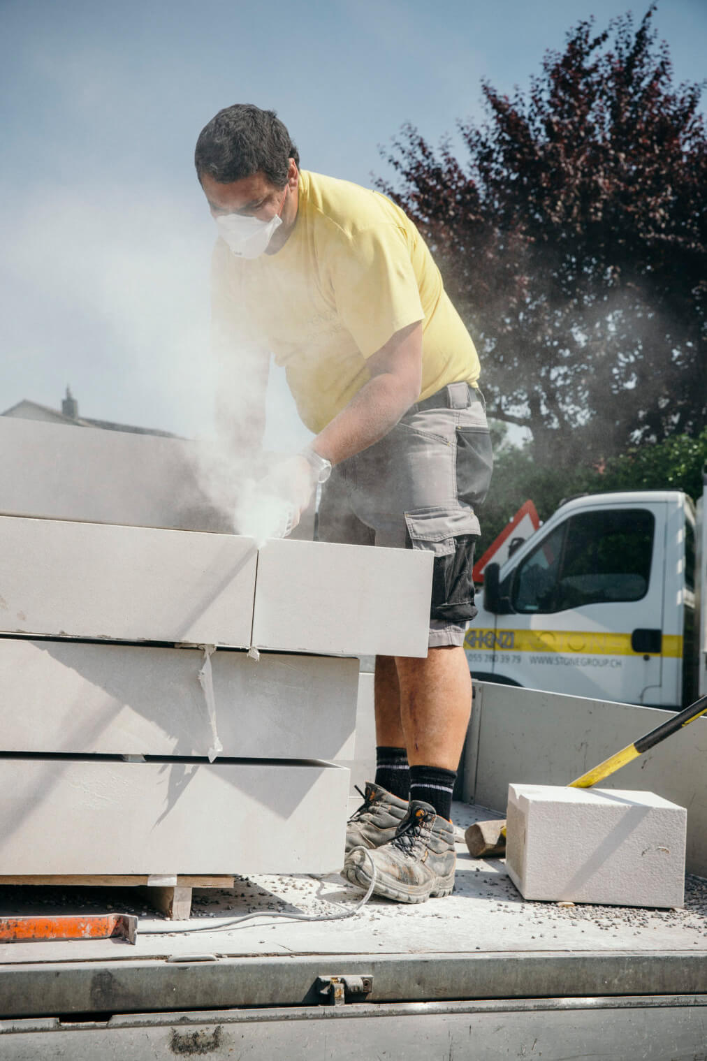 Einblick in die Natursteinarbeiten Teil 3: Treppentritte im Aussenbereich