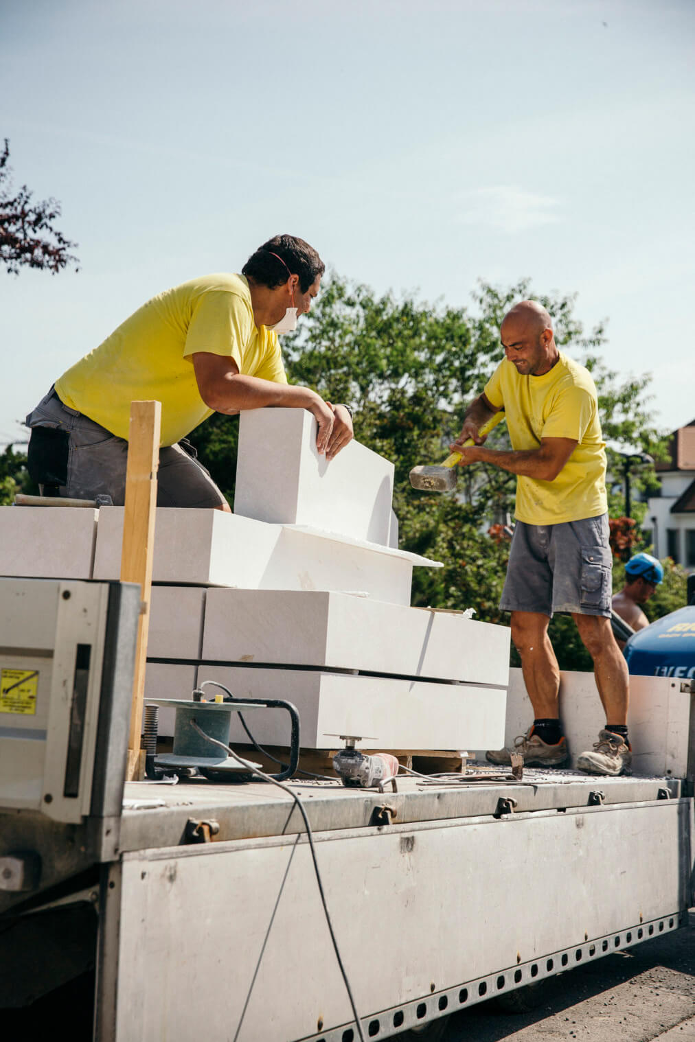 Einblick in die Natursteinarbeiten Teil 3: Treppentritte im Aussenbereich