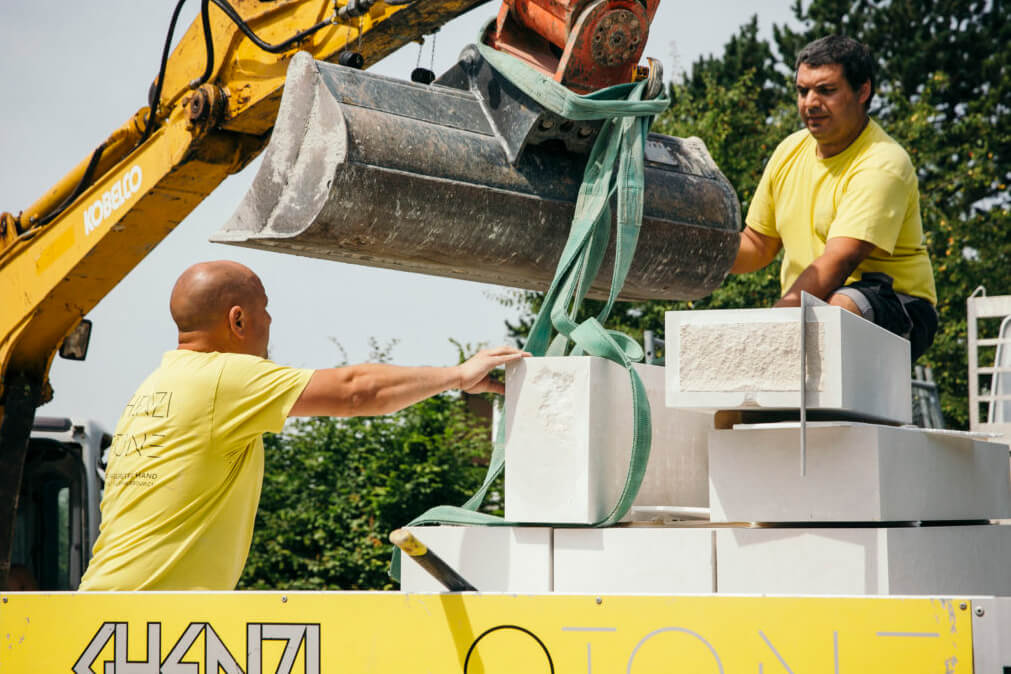 Einblick in die Natursteinarbeiten Teil 3: Treppentritte im Aussenbereich