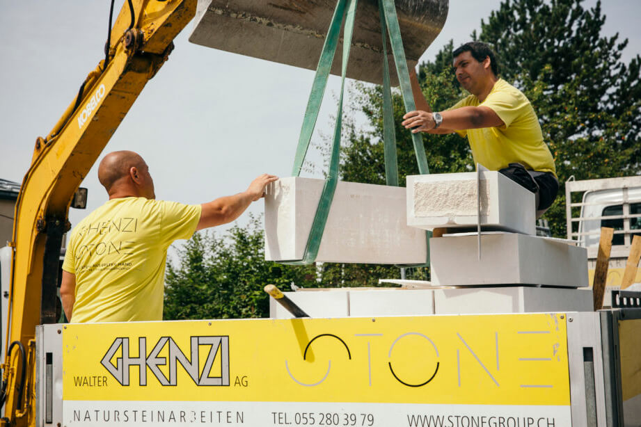 Einblick in die Natursteinarbeiten Teil 3: Treppentritte im Aussenbereich
