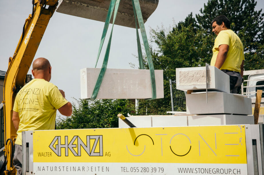 Einblick in die Natursteinarbeiten Teil 3: Treppentritte im Aussenbereich