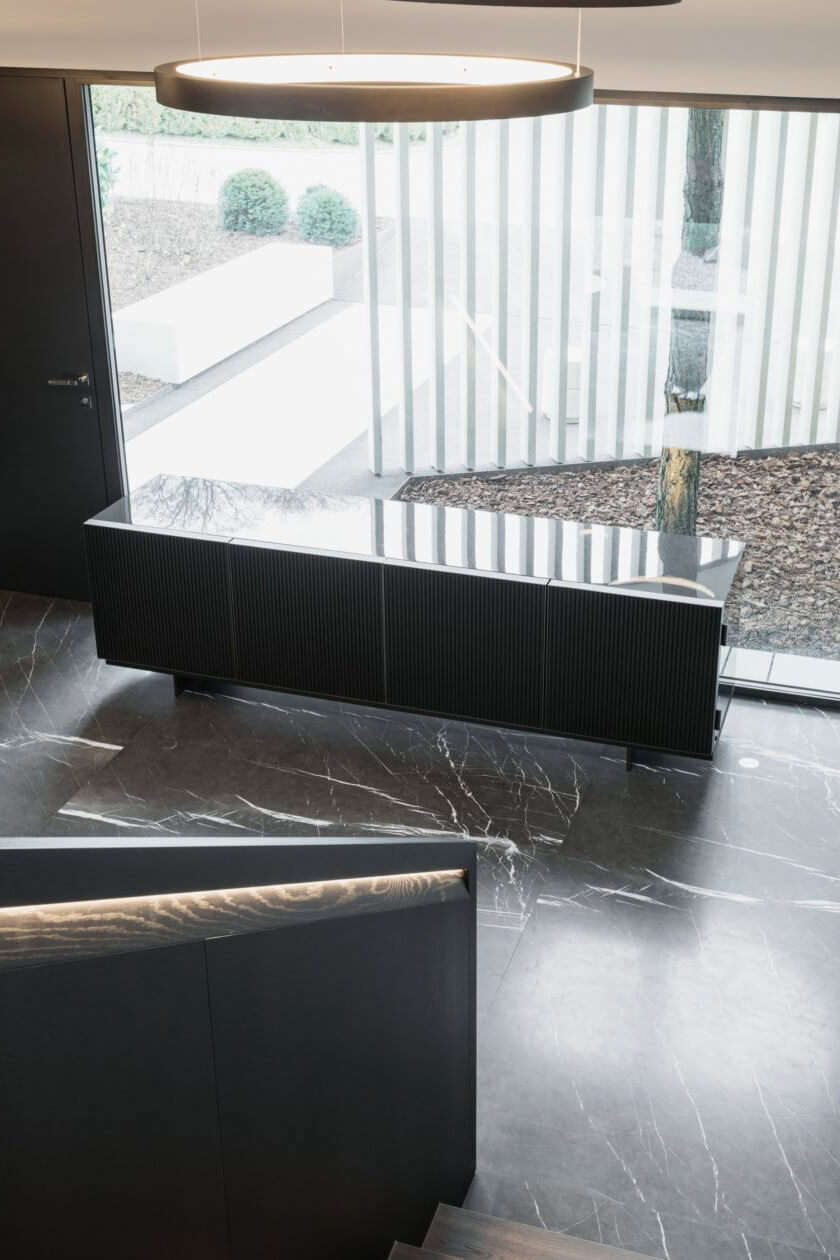 Einblick in die Natursteinarbeiten Teil 5: Entrée und Wohnbereich mit Naturstein Grossformatplatten