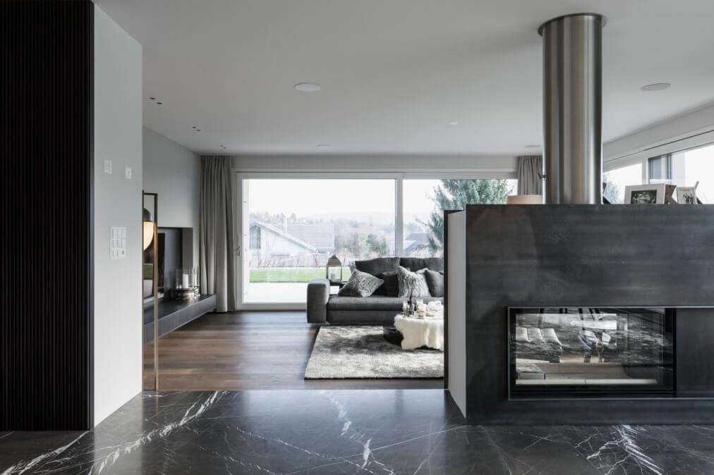 Einblick in die Natursteinarbeiten Teil 5: Entrée und Wohnbereich mit Naturstein Grossformatplatten