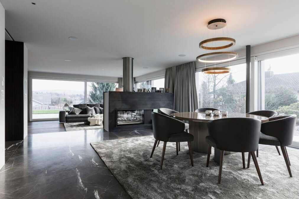 Einblick in die Natursteinarbeiten Teil 5: Entrée und Wohnbereich mit Naturstein Grossformatplatten