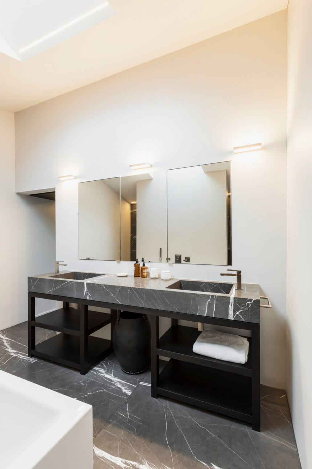 Einblick in die Natursteinarbeiten Teil 6: Naturstein Bad