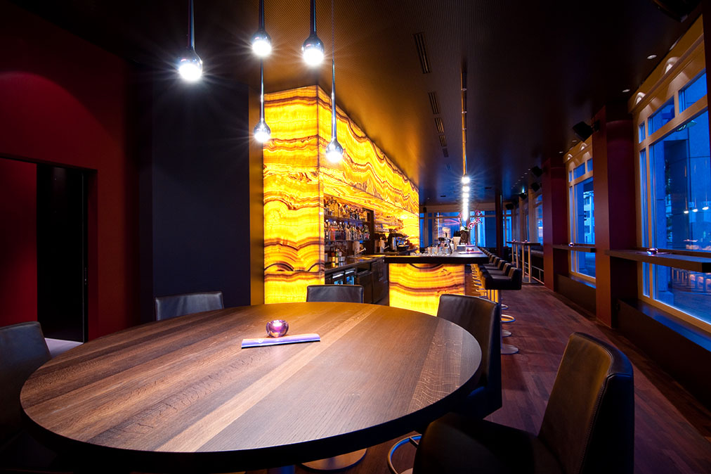 exklusive raumgestaltung mit golden onyx 03