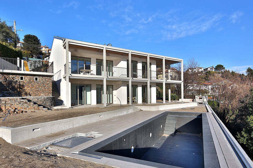 Vorschau: Naturstein Aussenanlage mit Pool und Natursteinböden