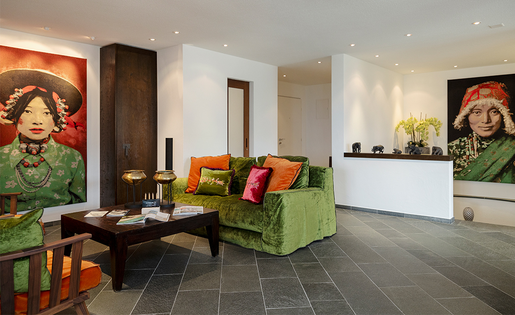 Stone Lounge