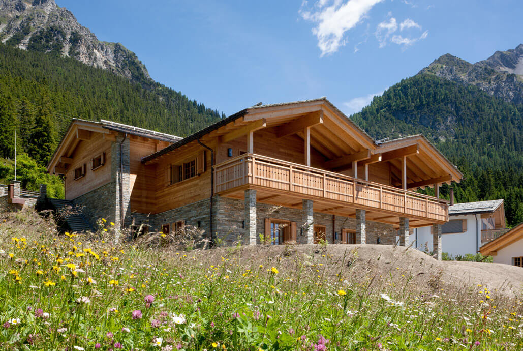 Fassadenverkleidung in Naturstein für ein Chalet