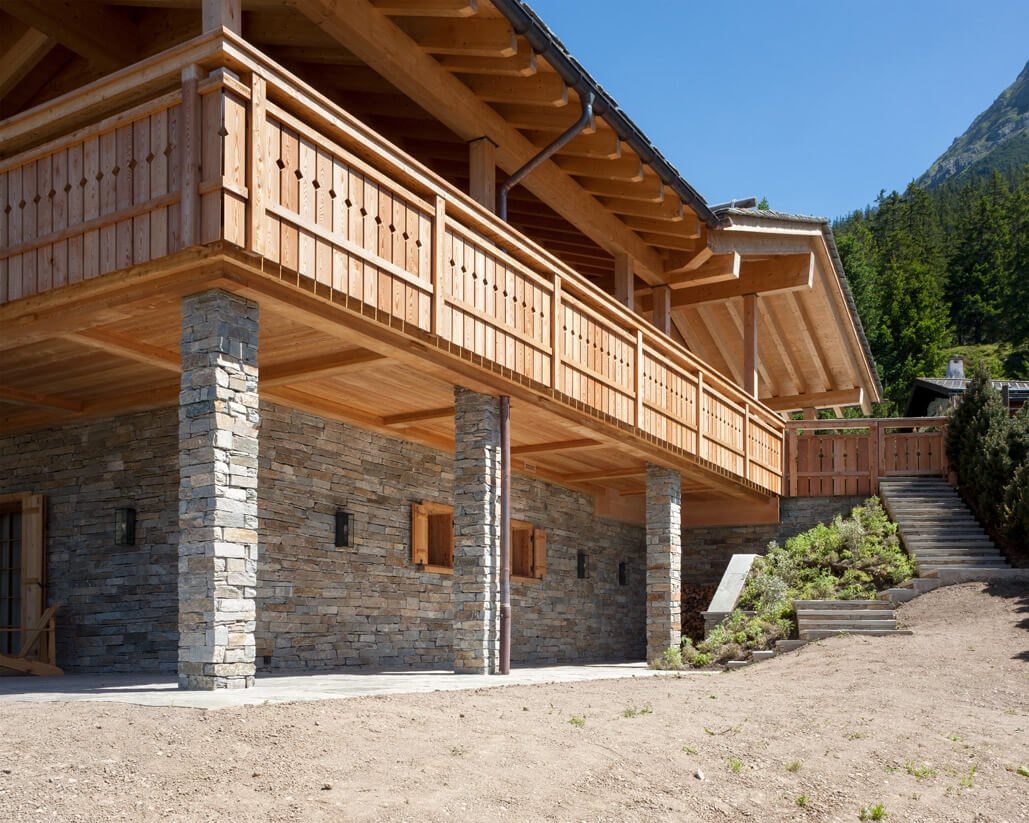 Fassadenverkleidung in Naturstein für ein Chalet