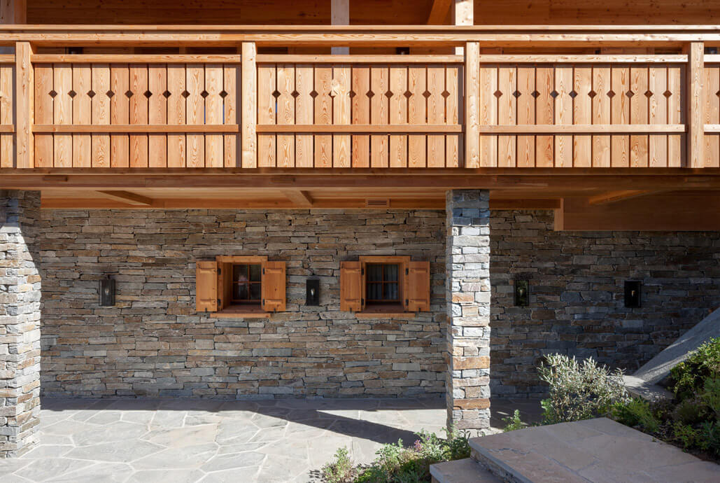 Fassadenverkleidung in Naturstein für ein Chalet