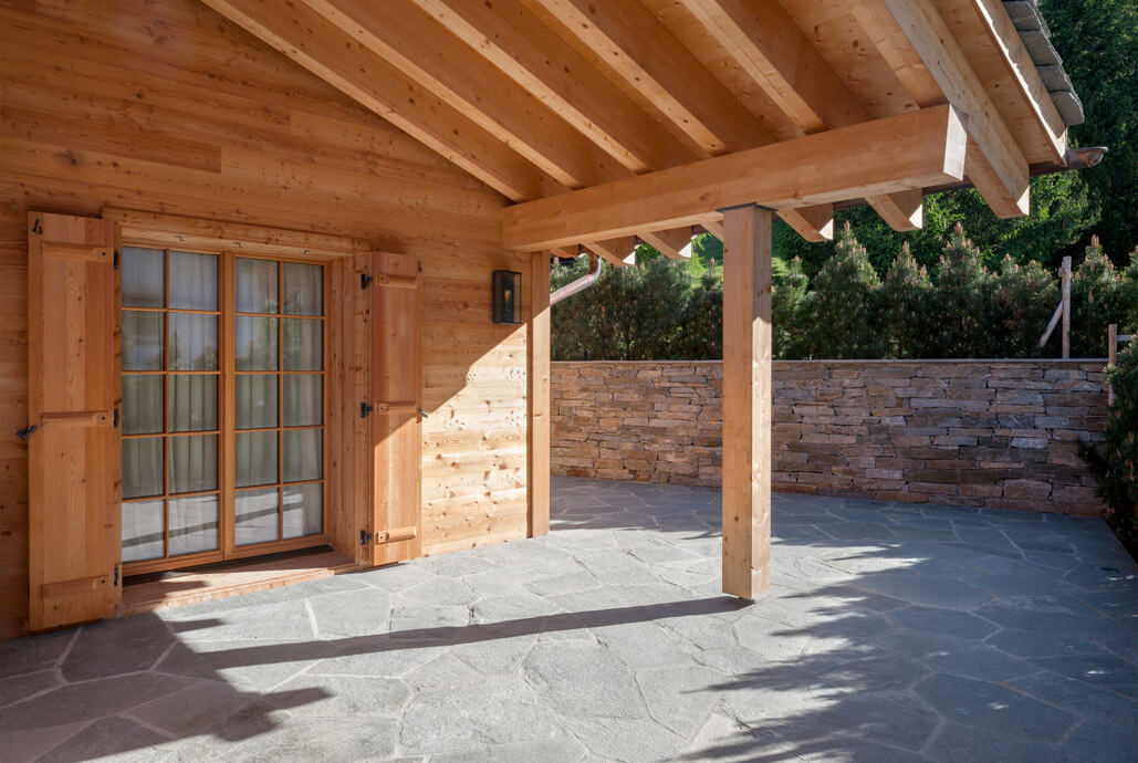 Fassadenverkleidung in Naturstein für ein Chalet