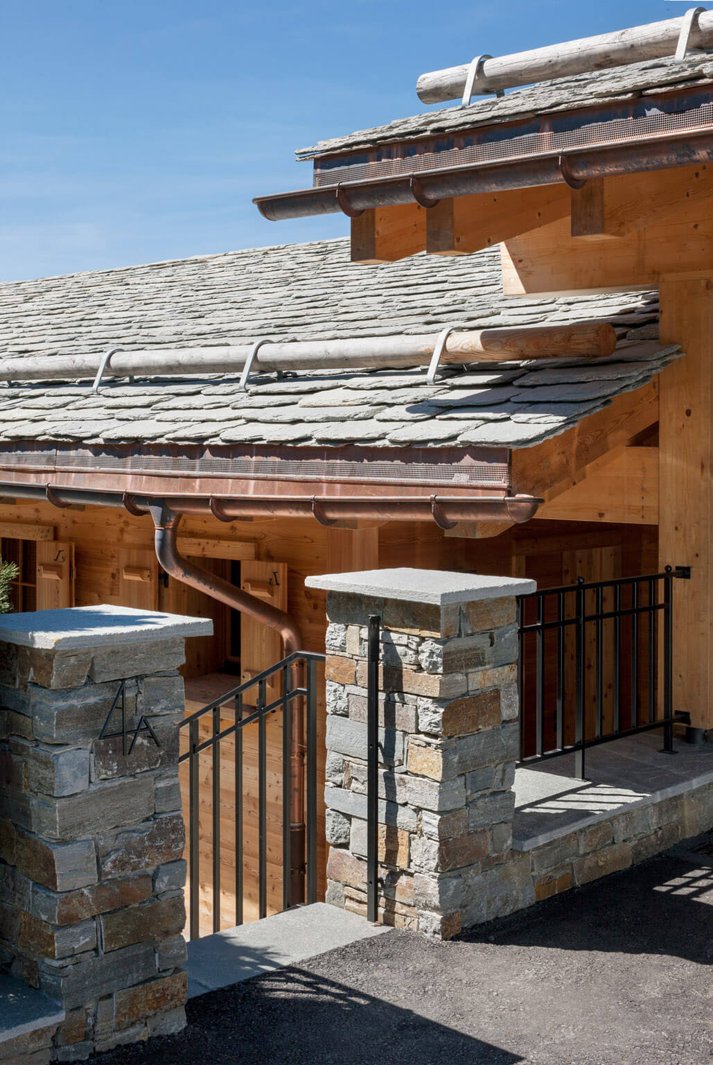 Fassadenverkleidung in Naturstein für ein Chalet