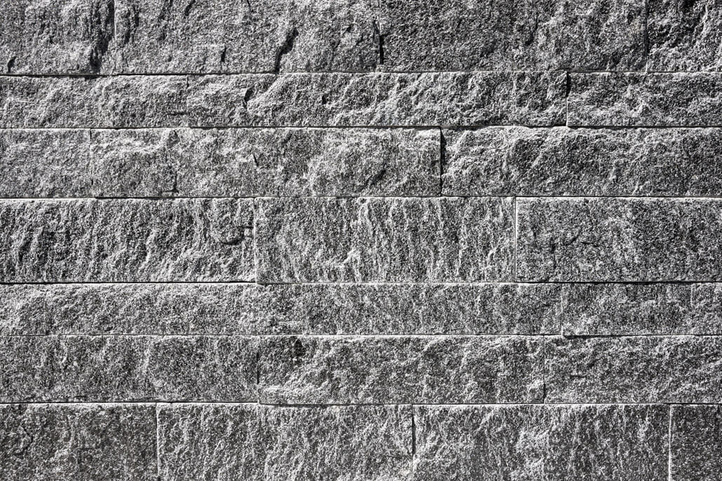 Terrassenanlage mit Pool am Hang