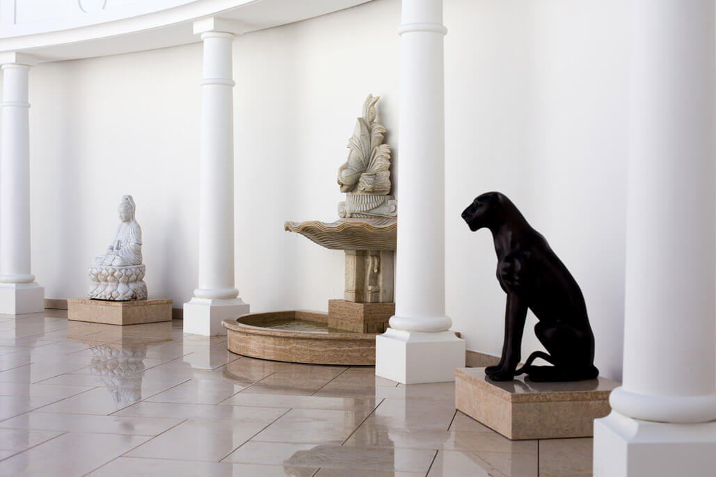 Villa am See mit klassischer Gartenanlage