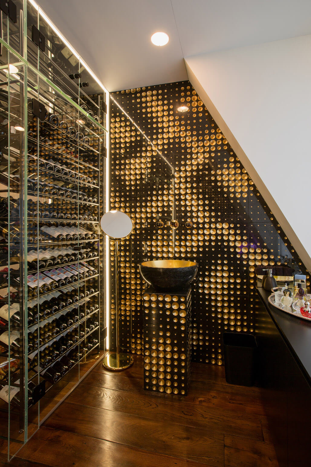 Moderner Weinkeller mit exklusivem Naturstein aus der Kollektion «Luxury» (Lithos Design)