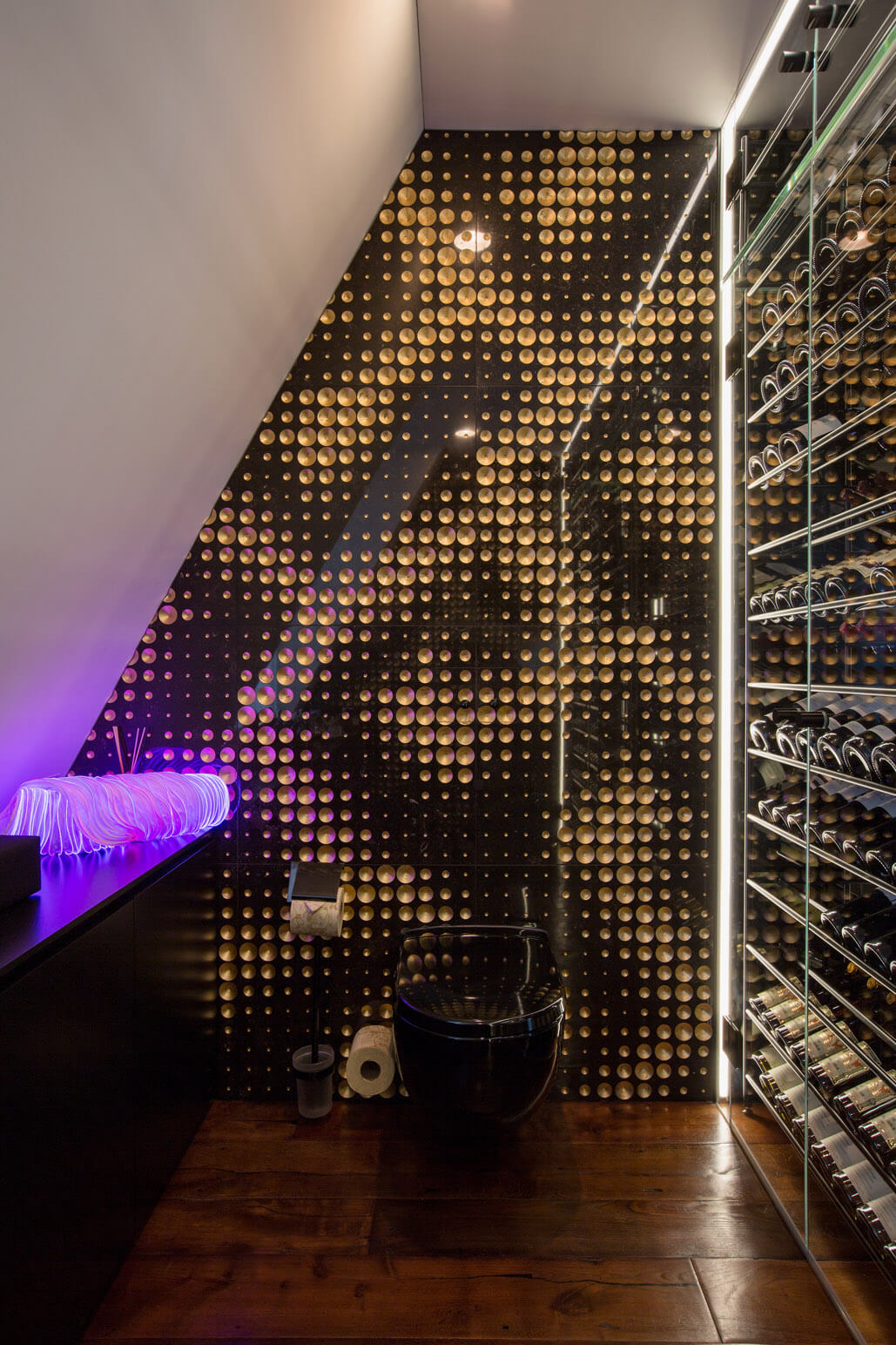 Moderner Weinkeller mit exklusivem Naturstein aus der Kollektion «Luxury» (Lithos Design)