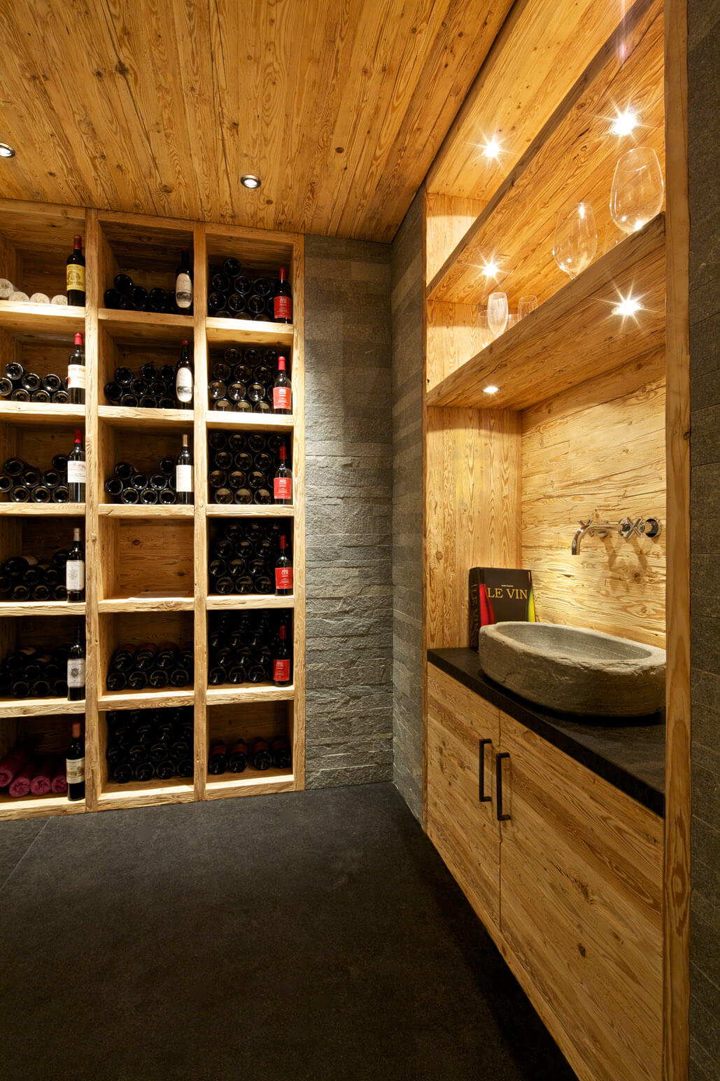 Weinkeller Design für ein Chalet im Berner Oberland