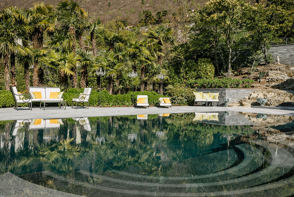 naturstein pool mit sicht in die unendlichkeit 12