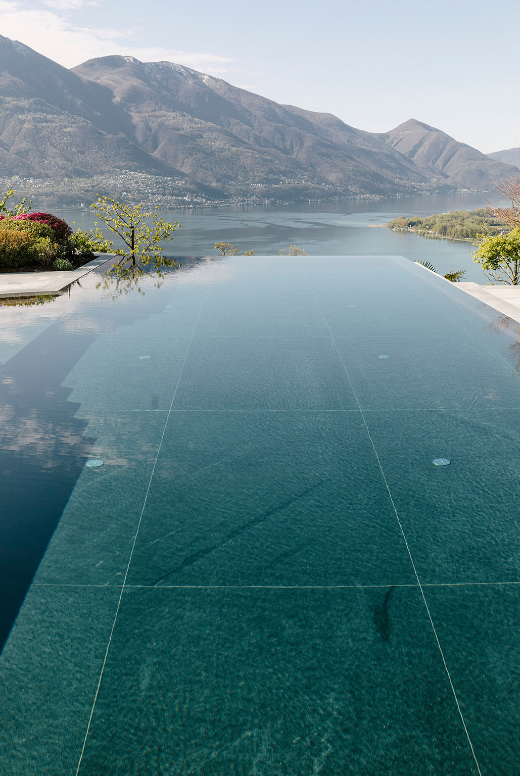 naturstein pool mit sicht in die unendlichkeit 28