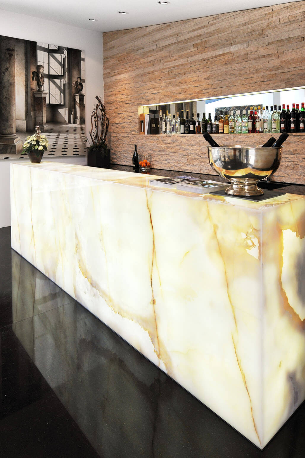 Stone Lounge